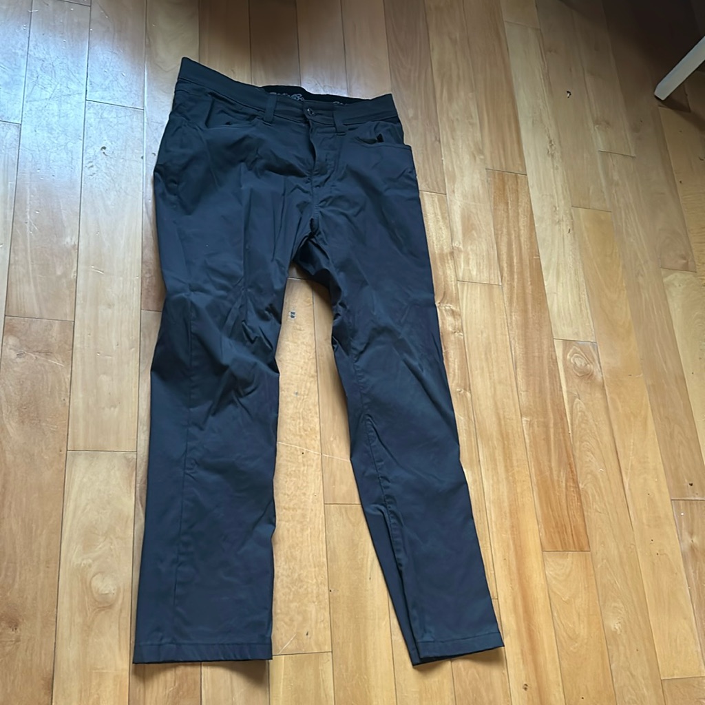 Eddie Bauer Men’s Black New Without Tags Size 34x30 Hiking/Snowboarding Pants.
